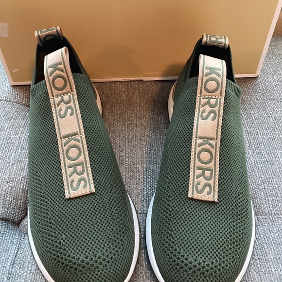 MICHAEL MICHAEL KORS Women's Bodie Slip-On Sneakers, size 9 - Picture 6 of 9